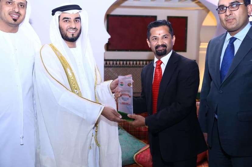 Girish Pant receiving award