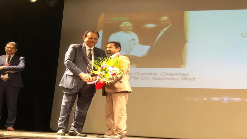 Read more about the article Girish Pant receiving an award for his generous work in Dubai.